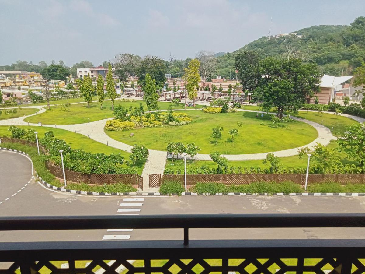 Ramada Encore By Wyndham Statue Of Unity Kevadia Exterior foto